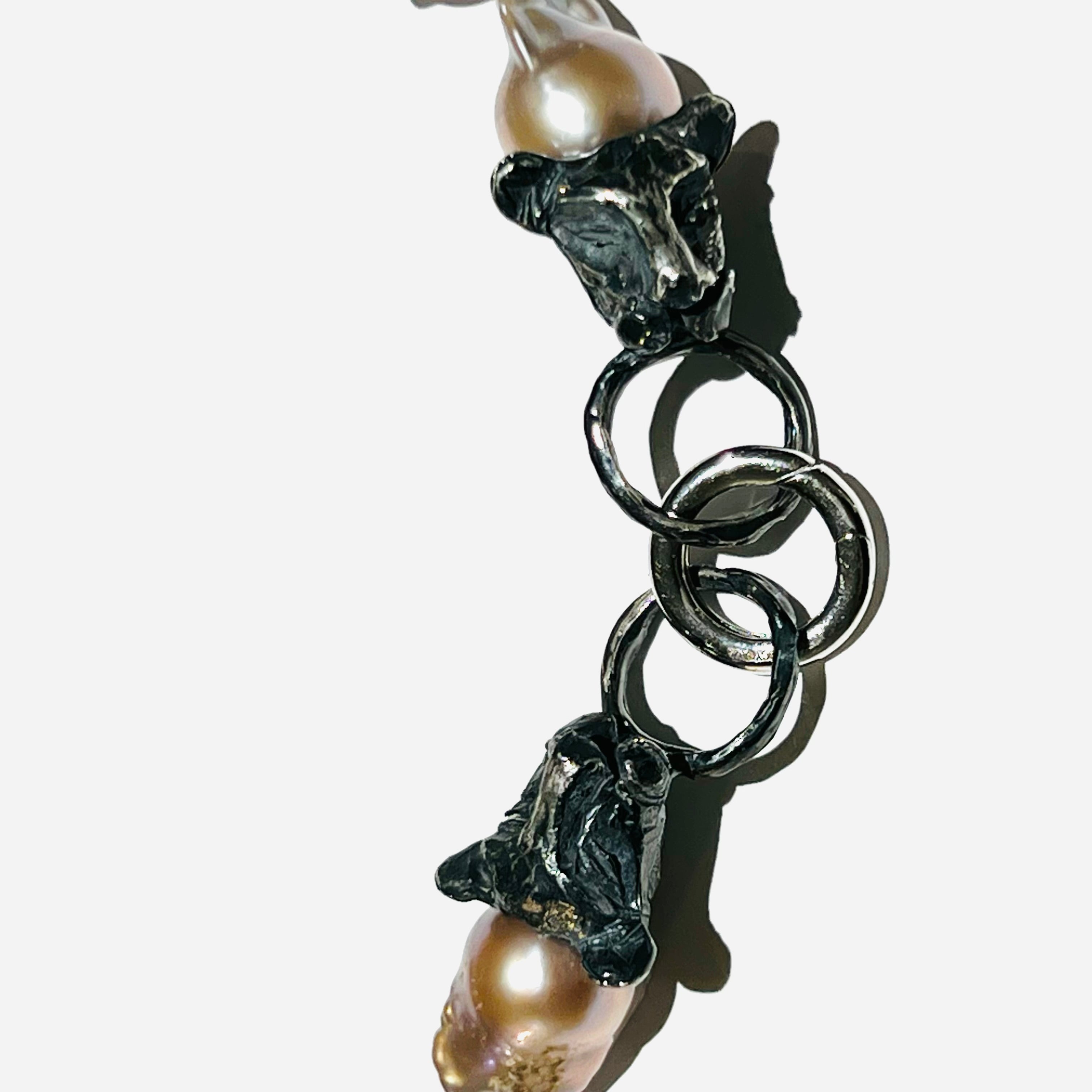 Löwinnenperlenkette