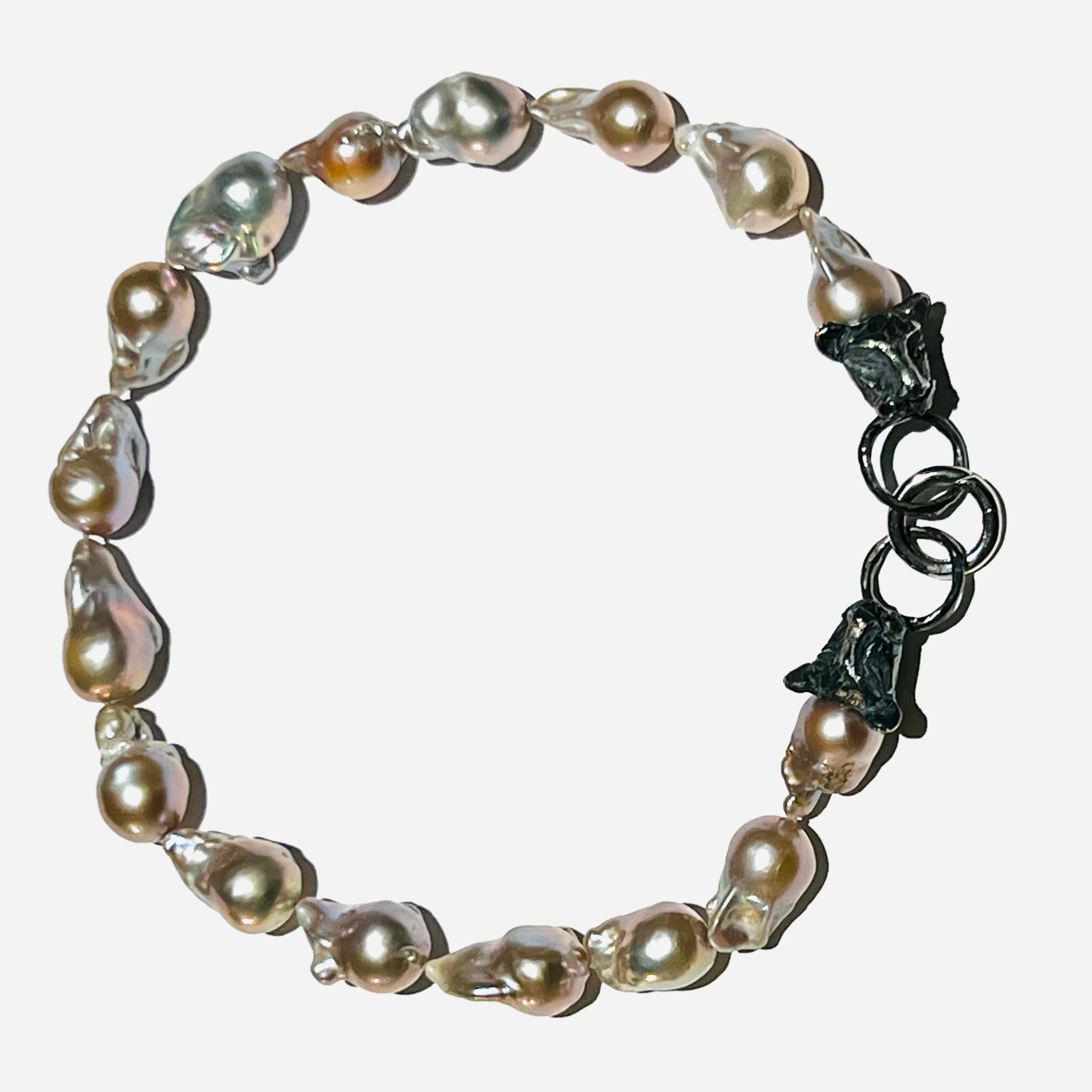 Löwinnenperlenkette