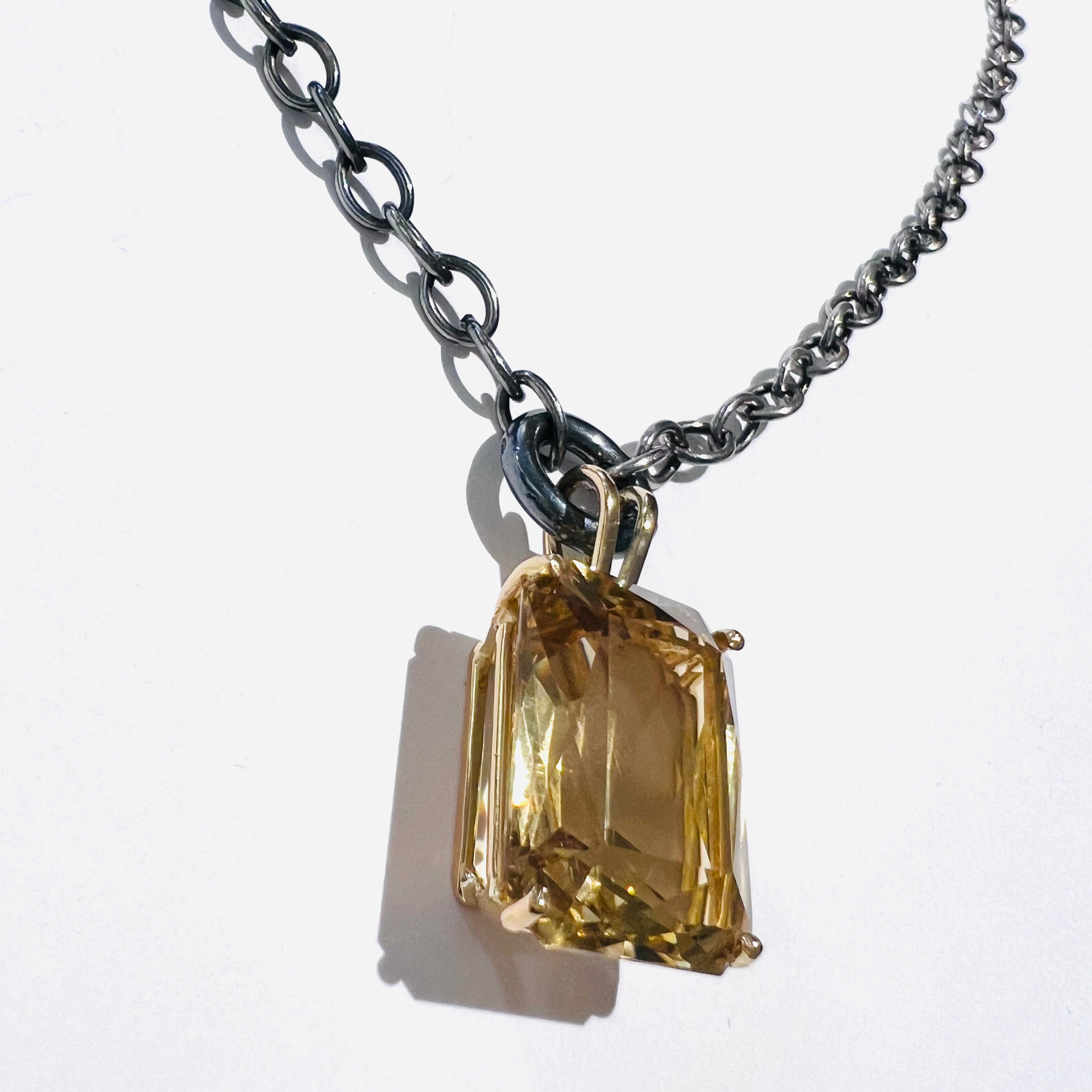 Goldgelbbaguettekette
