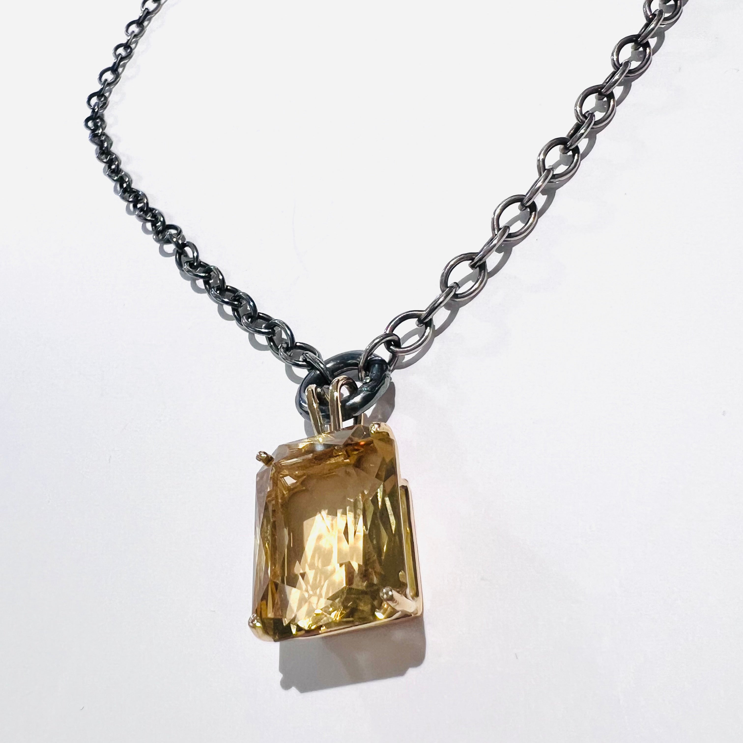 Goldgelbbaguettekette
