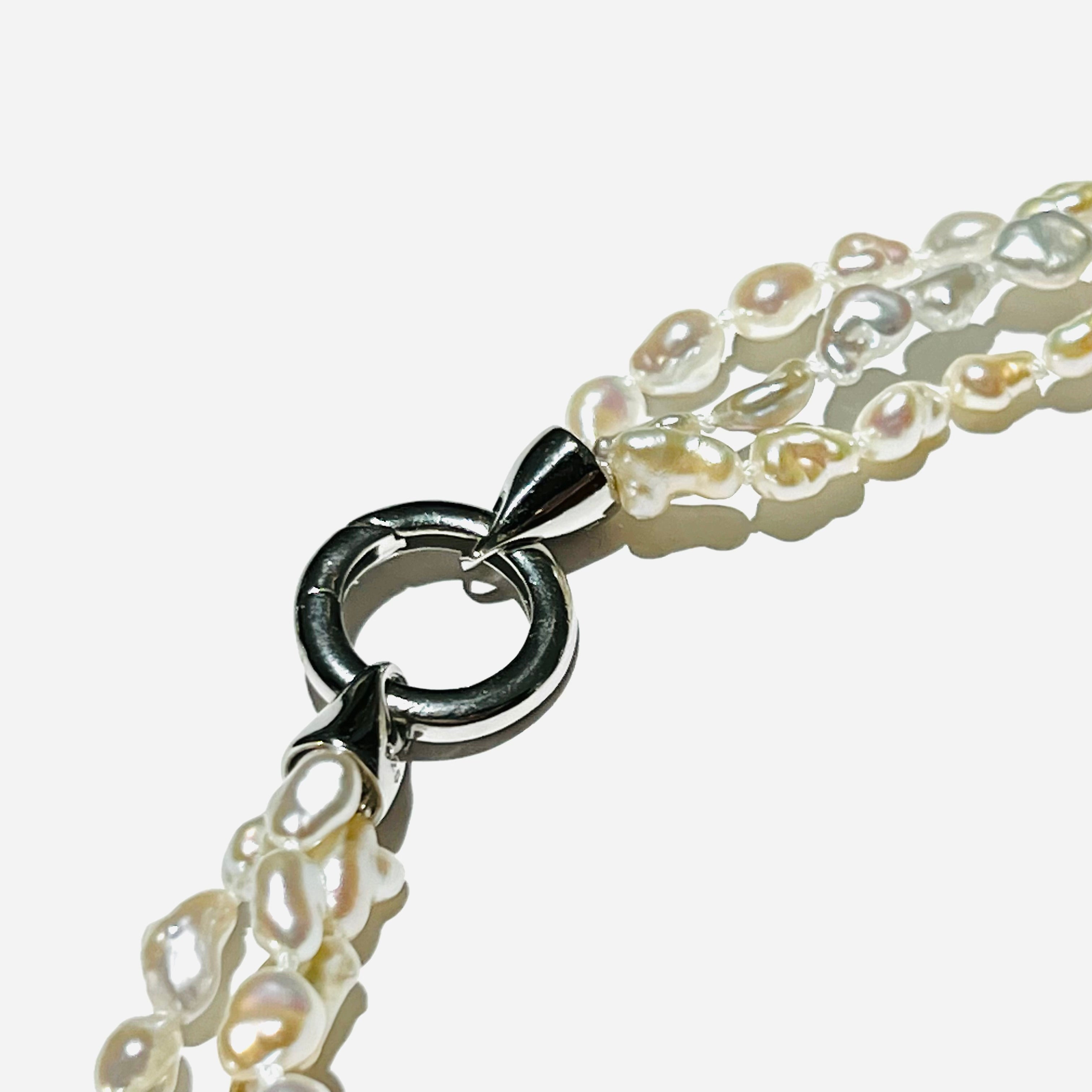 Triologiekeshiperlenkette