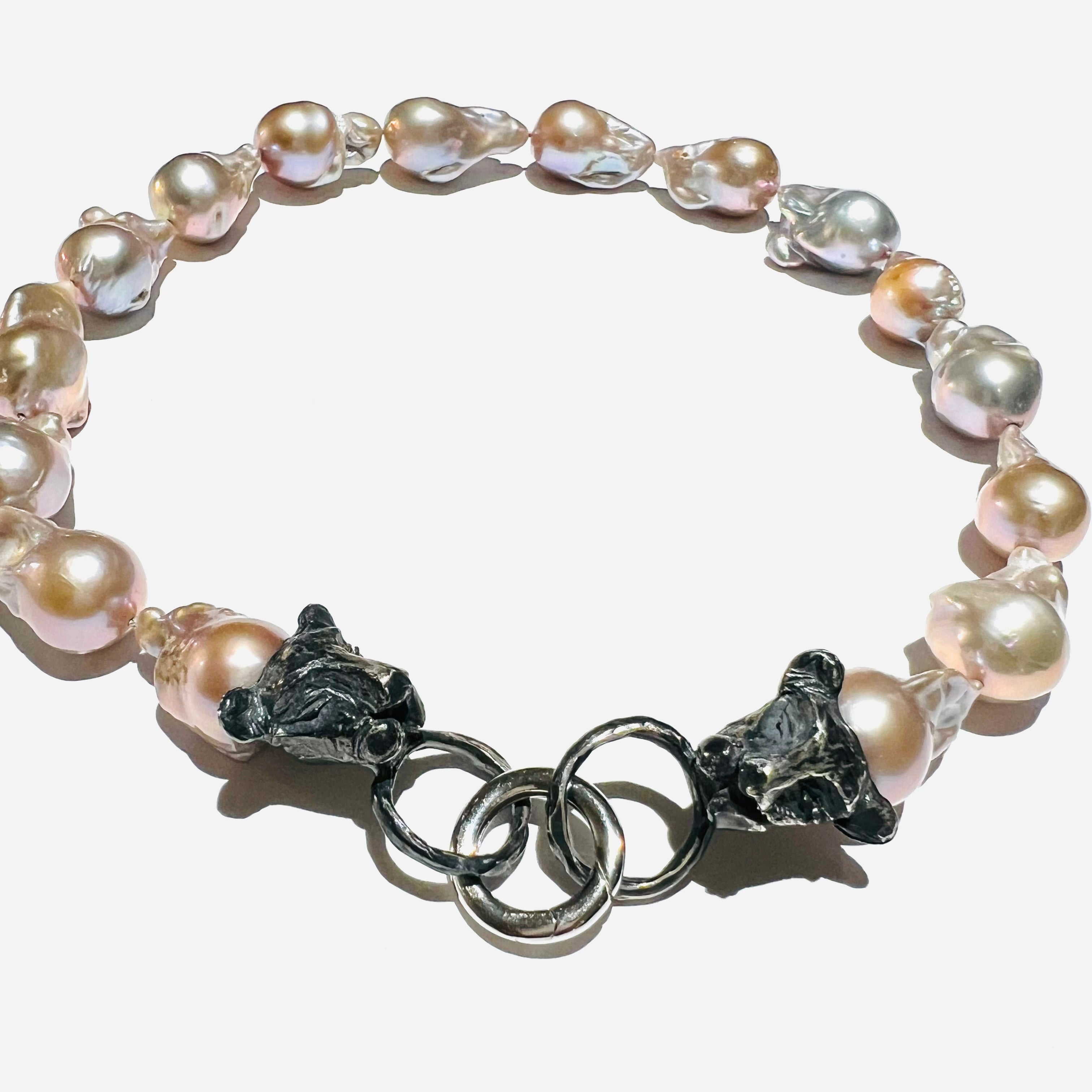 Löwinnenperlenkette